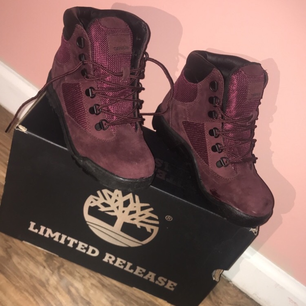 LIMITED RELEASE TIMBERLANDS SIZE 4